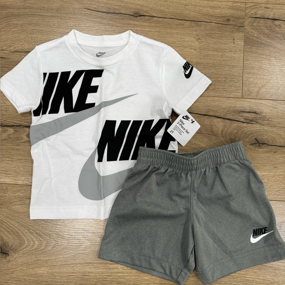 Nike White and Gray Kids' Set